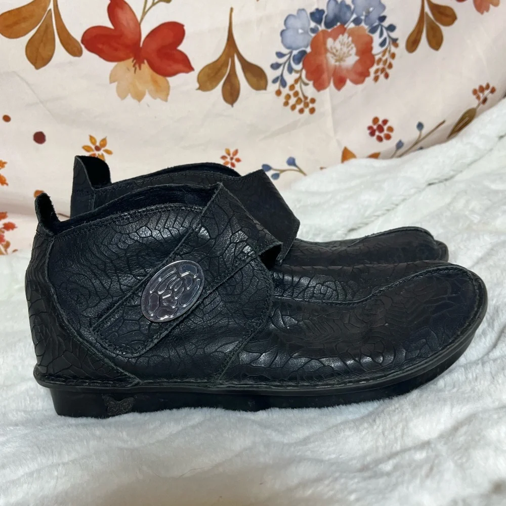 Alegria EU 41/ US 10.5 Caiti 586 Leaf Print Hook Loop Closure Ankle Goth Booties